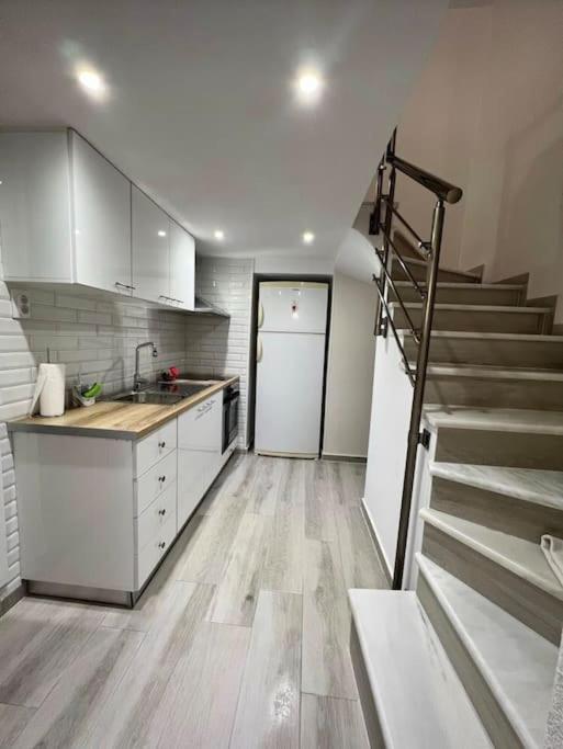 Chris Apartment With Loft Preveza Exterior photo